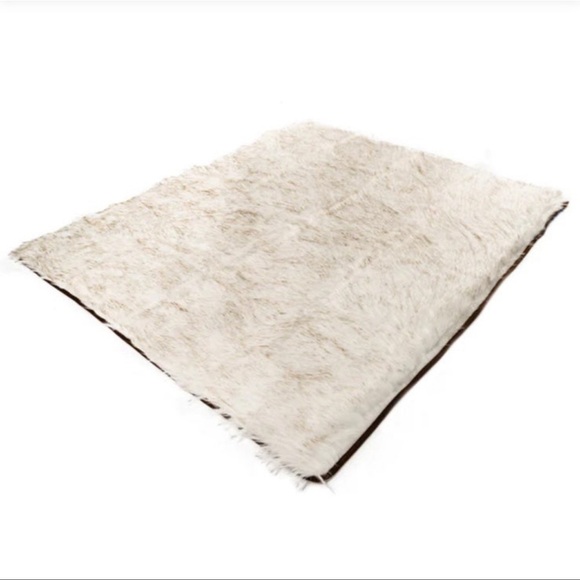 (NWT) PupProtector Waterproof Throw Blanket. Large (80”L X 62”W) - Picture 6 of 12